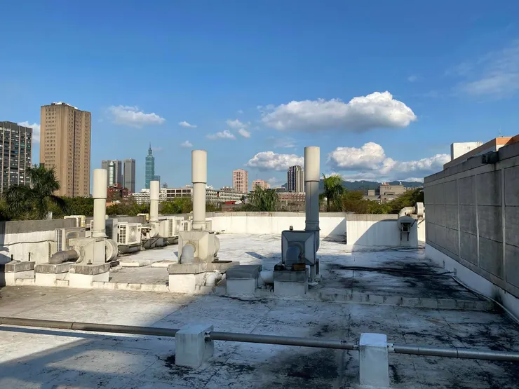 頂樓視野良好，能遠眺101大樓