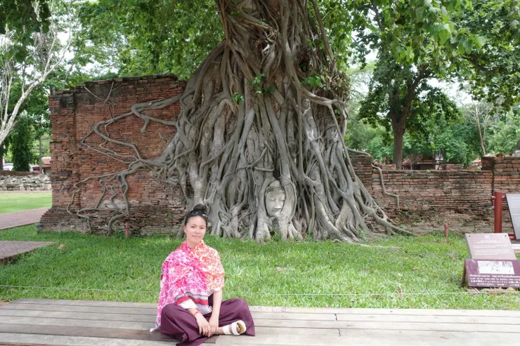 Wat Mahathat 瑪哈泰寺，以前收過一張樹中佛頭的明信片就在這裡