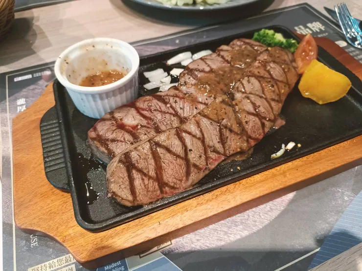 炙燒雙倍霜降無骨肩小排 (五分熟)