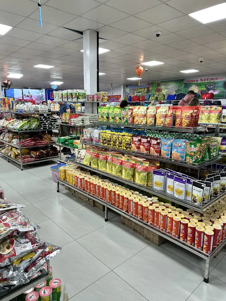 下龍灣休息站2F零食區