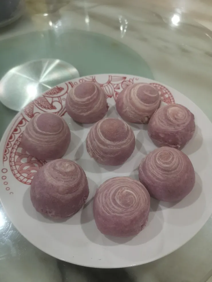 第二次的芋頭酥，有化妝了這次。