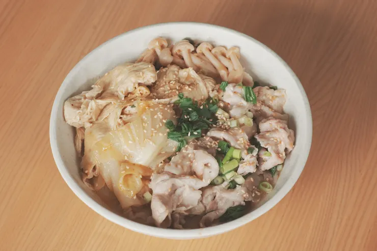 （麵條都被遮在下面啦）