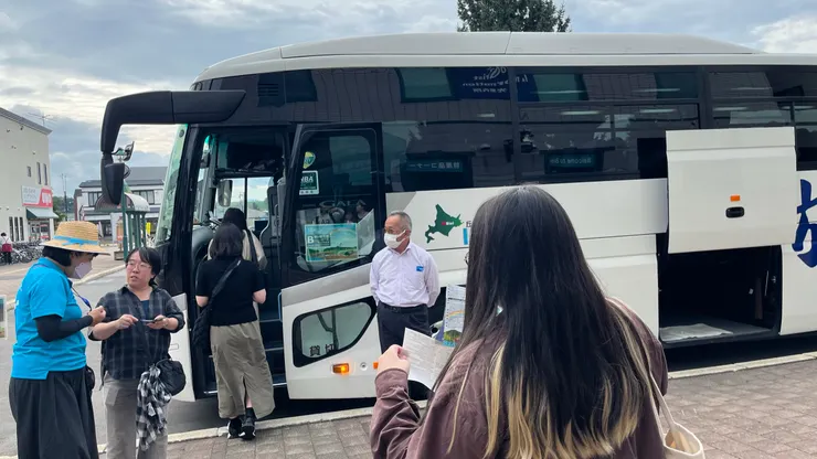 如果真的有大件行李，也能暫放車下。