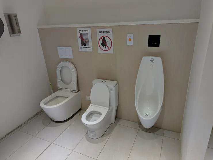 馬桶也有適合小朋友的