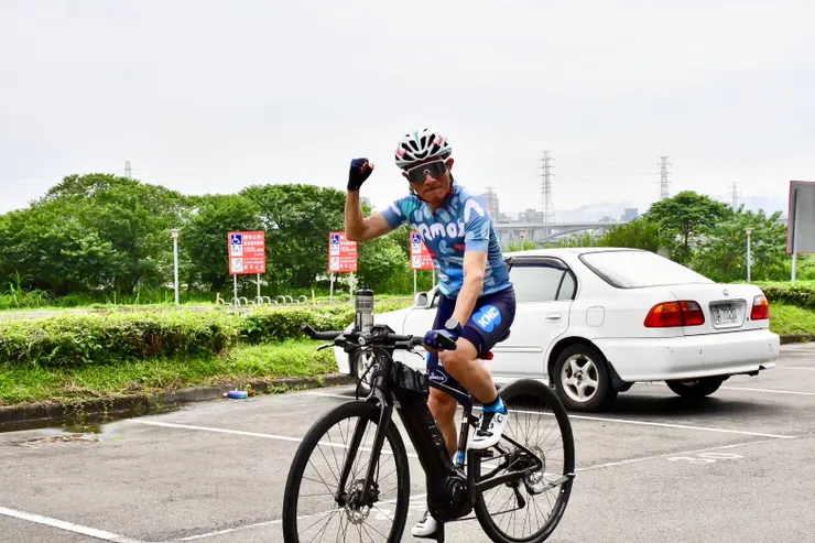 自行車輸出業同業公會理事長吳盈進