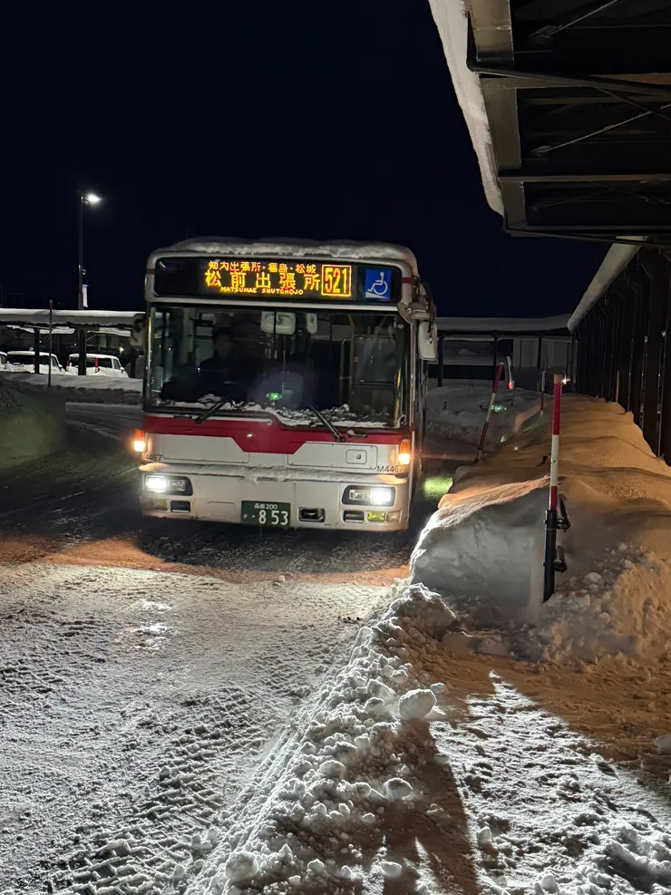 521路線的巴士,向松前進發。