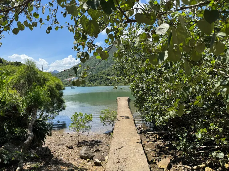 旁邊有一個小碼頭，拍照一流