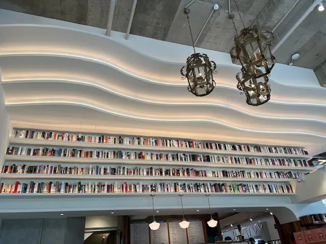 bookshelf decoration, photo by bookarchery