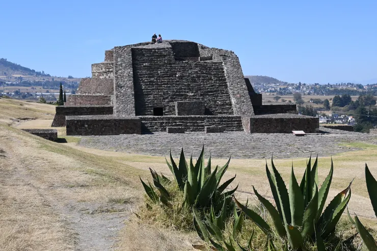 Calixtlahuaca Zona Arqueológica 可登頂及經通道入內參觀