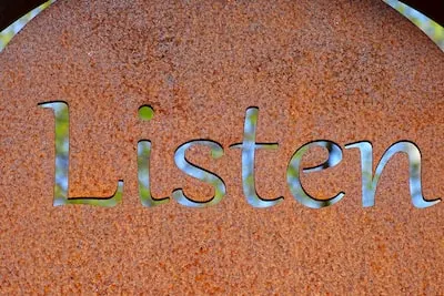 身為朋友    唯有傾聽