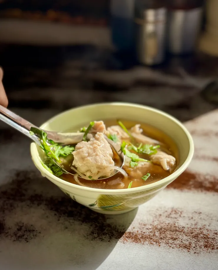 林記香菇肉羹,我的早餐。清爽香菇筍絲湯頭,但我喜歡口味重一點的蒜味湯頭😅