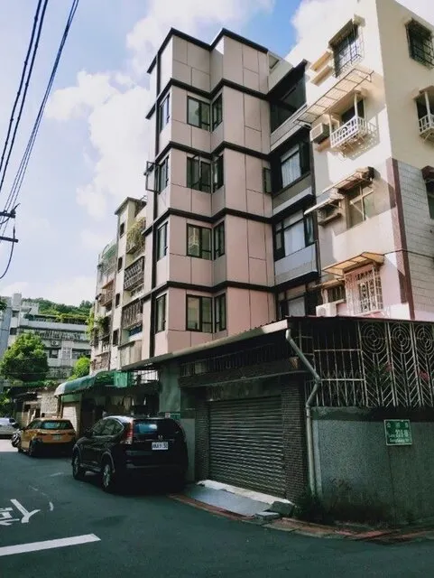 北投區公館路奇岩華廈(增設電梯後))。圖／北市都更處