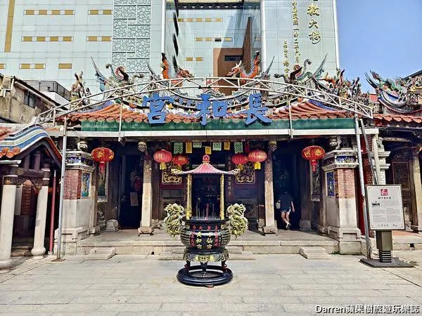 長和宮後方為五星級香客大樓（圖片截圖於網路）