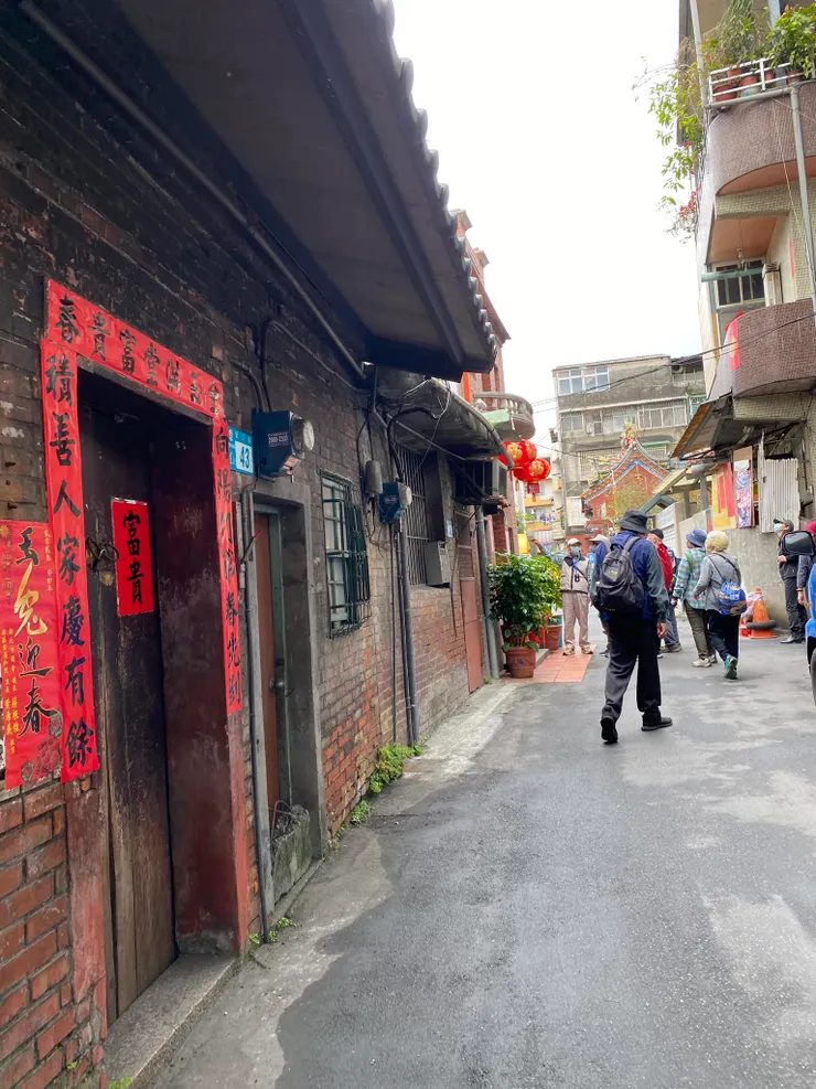 潮江寺一旁的磚造古厝,古色古香