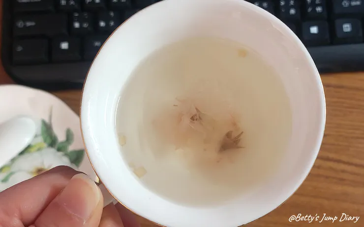 ▲蜜思朵冰糖櫻花蘋果荔枝茶磚/圖片來源：Betty's Jump Diary