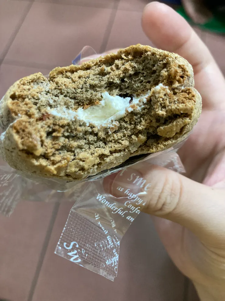 口感很特別，內餡是奶油不會太甜膩