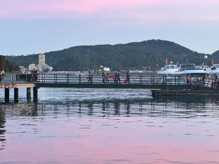 清晨時分的日月潭伊達邵碼頭
