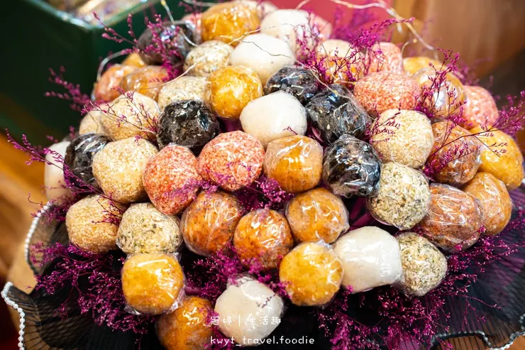 [台中大甲伴手禮]麻姥姥手工餅舖，媽祖欽點的供品？麻荖盆花供佛美翻天，傳承五代百年手藝，過年限定木盒、抹茶口味必搶，2026禮盒推薦