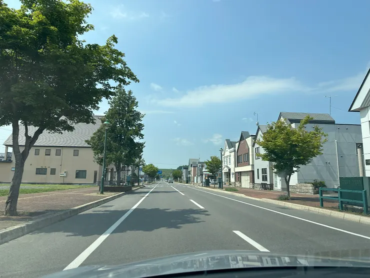 很有歐美鄉鎮氛圍的美瑛市區街道