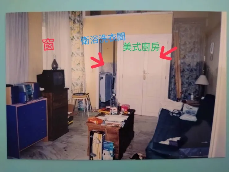 左邊的音響組合是我從台灣揹過來的，一個禮物，陪伴我度過六年多的光陰