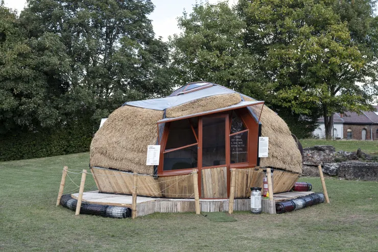 REPAIRING THE WORLD / ph: CAROLINE DETHIER