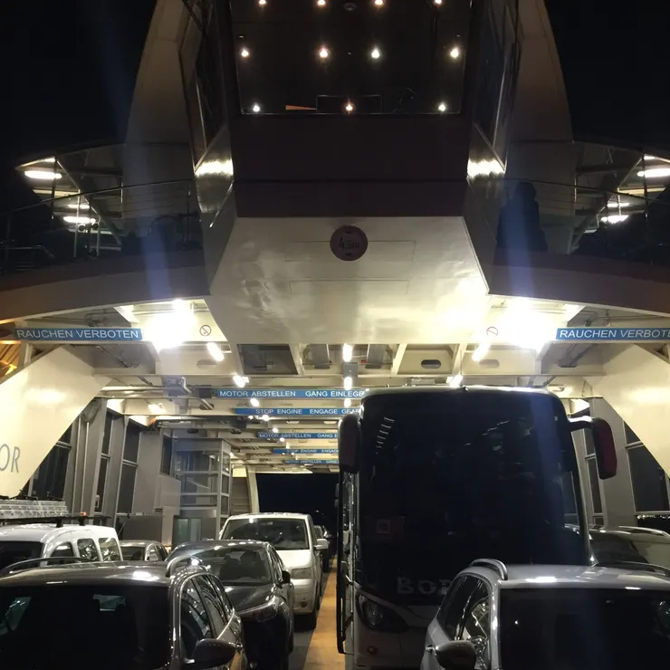 連人帶車搭渡輪