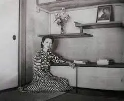 趙一荻趙四小姐，洋名是Edith，也曾於香港居住，後來西安事變後隨張學良到台灣，她的中文名就是從英文名譯過來。趙四小姐年輕時好美很有氣質~ 而她勇敢追求所愛，不惜私奔而被父親斷絕關係，她這種烈女精神直到今天看仍是非常前衛!