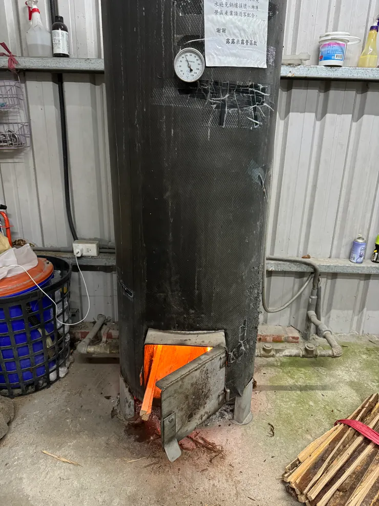 燒柴熱水,燒的是年邁營主的關心與暖心