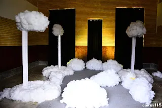 二樓邀請藝術家以藝術品呈現基隆印象(黃逸偉作品〈在雲雨漫遊〉)