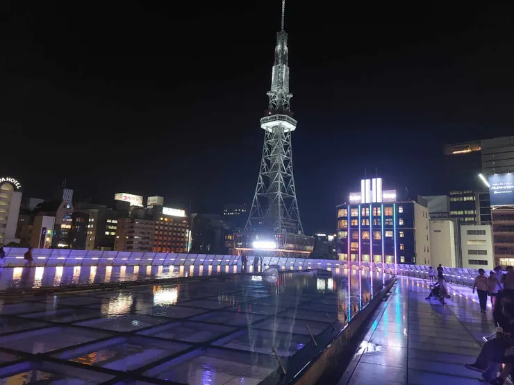 前面是從明古屋塔拍綠洲21，這次是從綠洲21拍名古屋塔～