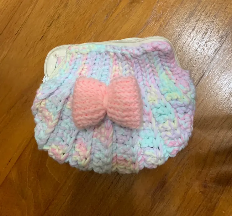 鉤織一個棉花糖色的送給女兒，又花8小時，不容易啊！