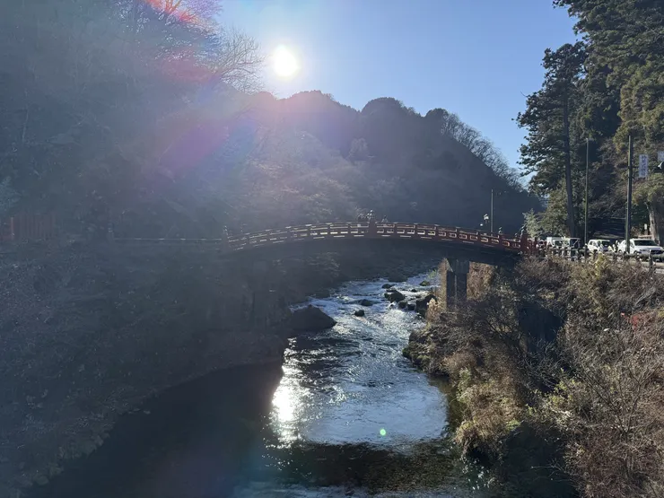 漫步日光。神橋。