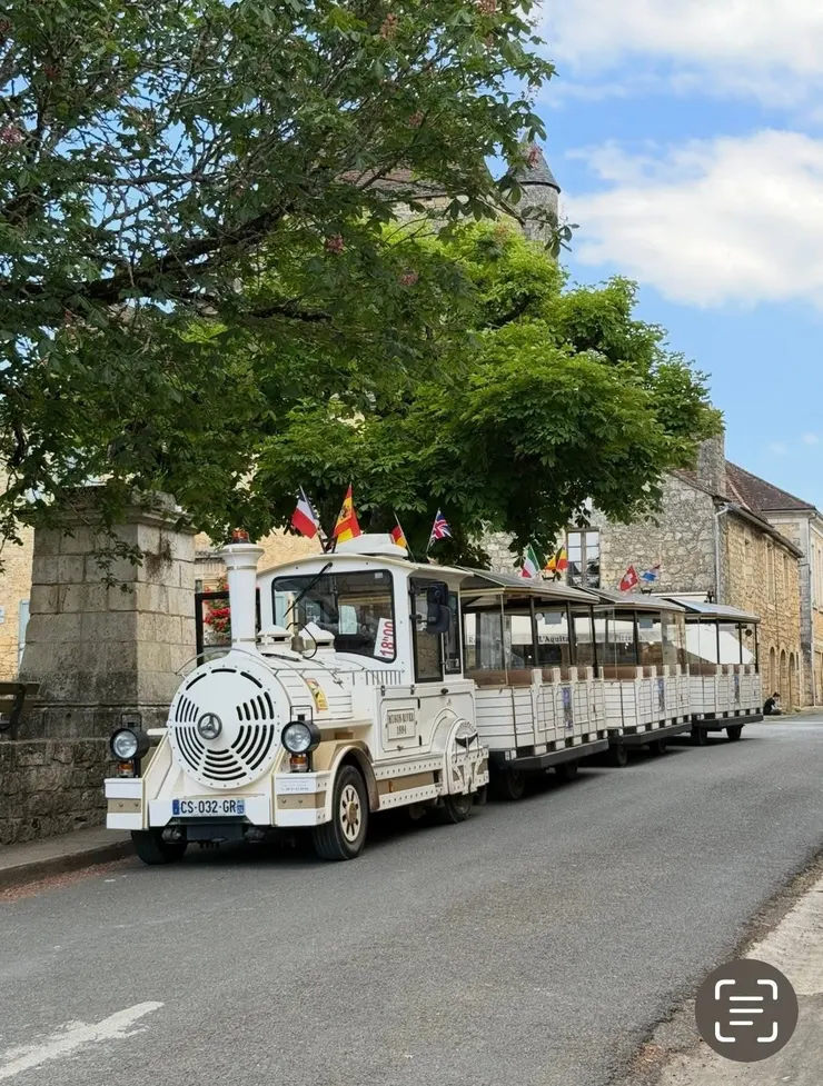 連遊園小火車也在休息中
