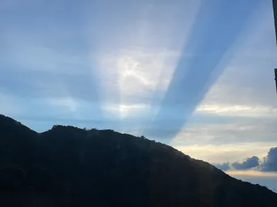 黃昏奇景？陽光折射效果？