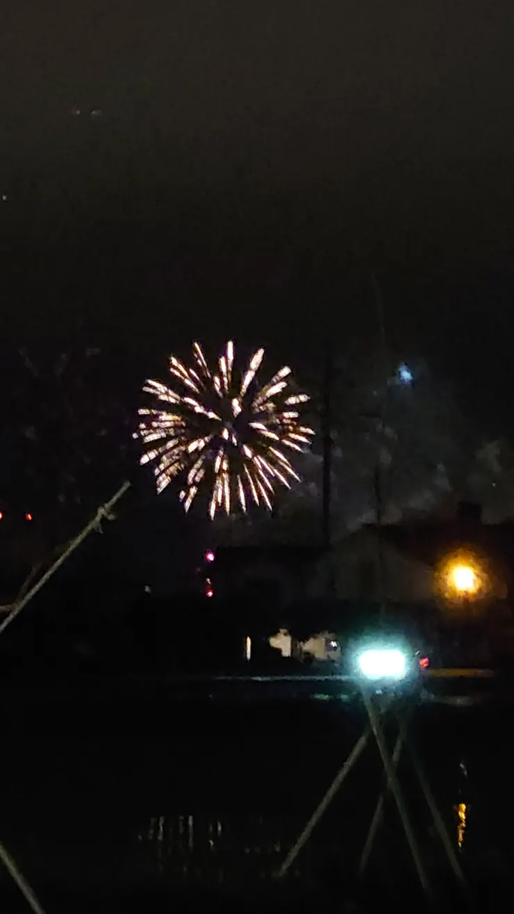 我們在遙遠的地方看煙火，聊人生