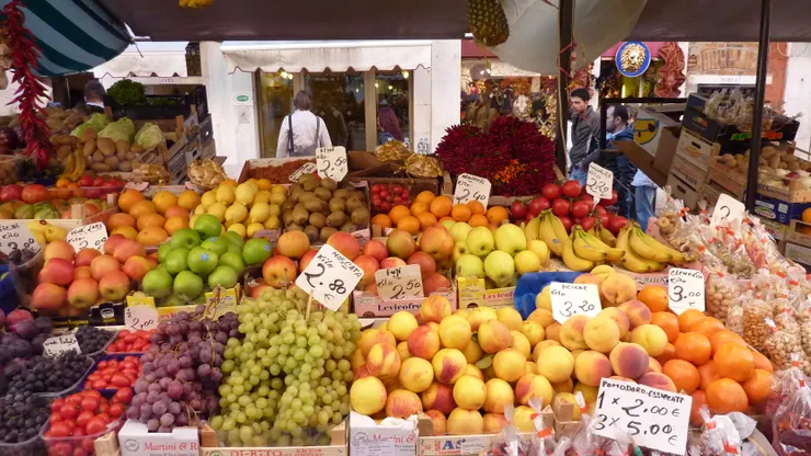 市場販售新鮮蔬果