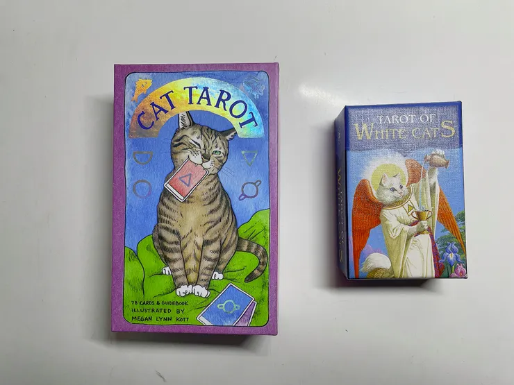 (左)貓塔羅 Cat Tarot、(右)白貓塔羅 Taror of white cats