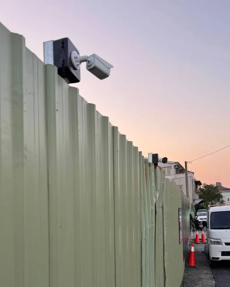 監看出入口的監視器，兩隻對照是最安全的。