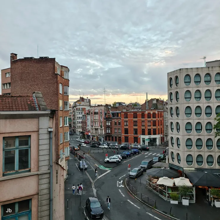 【約七點半回到住處，這張照片攝於18：18，天還亮的，西方甚至有些淡淡的霞彩，預告明日好天，或有大景。】