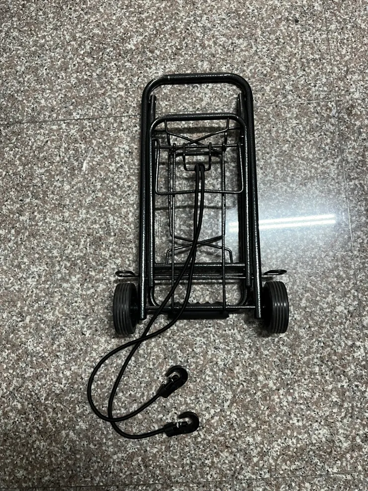 回國後特別拍這台，感謝這台簡易行李推車，讓我搬得不用那麼累