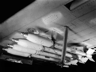 1944年, FFAR(5吋空射火箭)安裝在 SBD 上進行測試