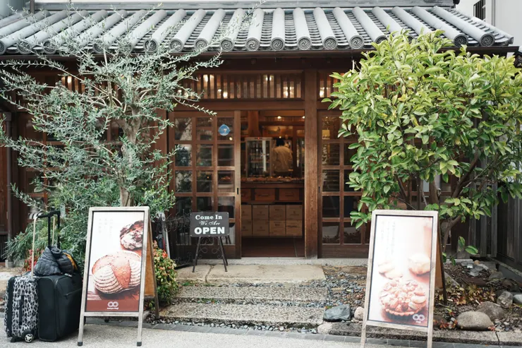 一早飄香的烘培店