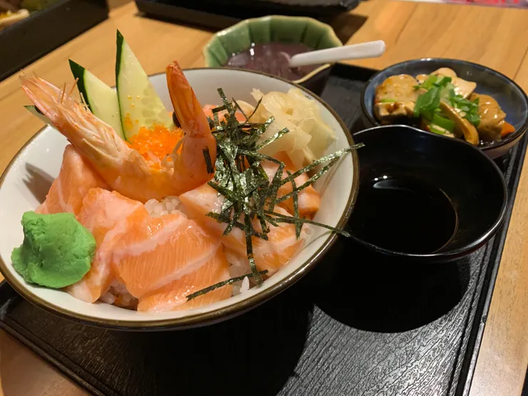 鮭魚親子丼（生）