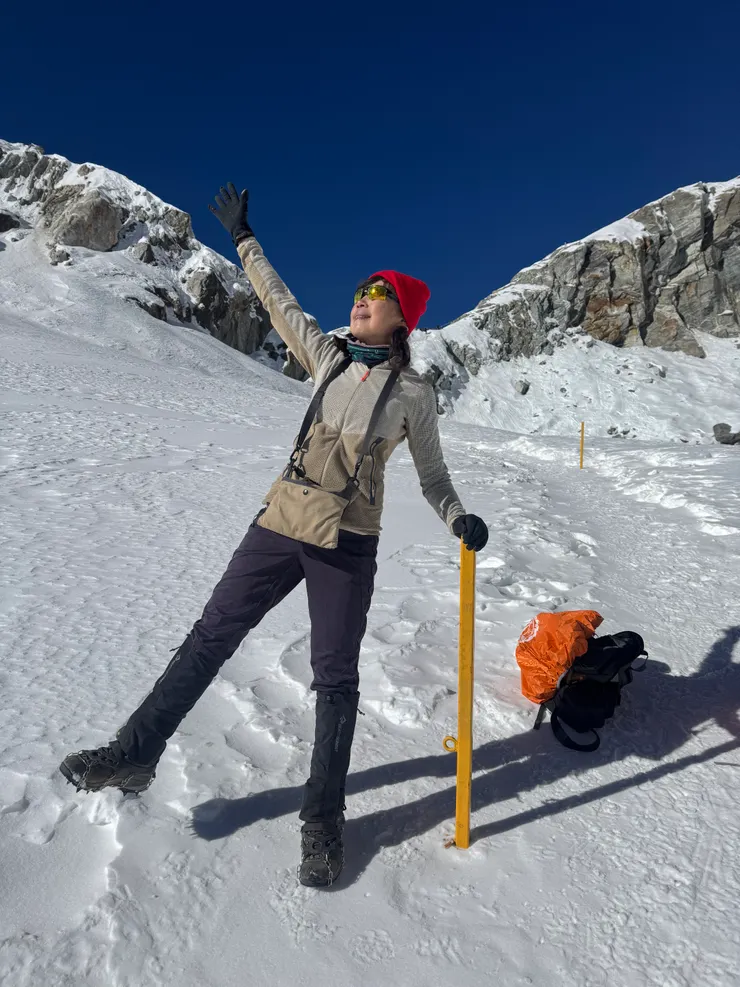 一路上坡，羽絨衣已經穿不住了！