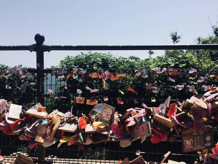 龍戀之鐘前的鎖心鐵網