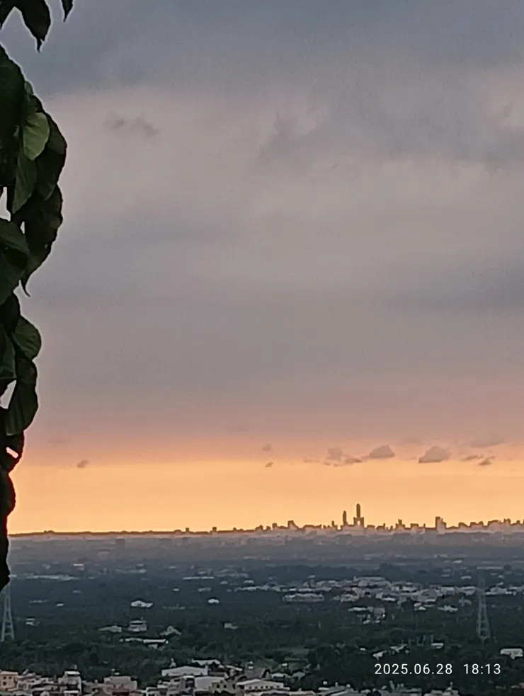 山上眺望高市85大樓