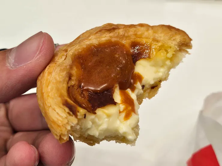 剩下的醬不要浪費!直接淋在原味蛋塔上~