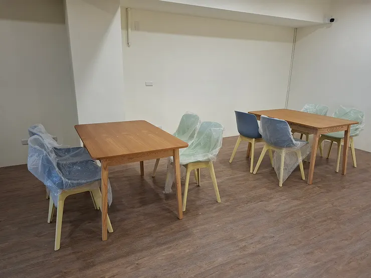 多功能教室餐廳塑料椅搭配