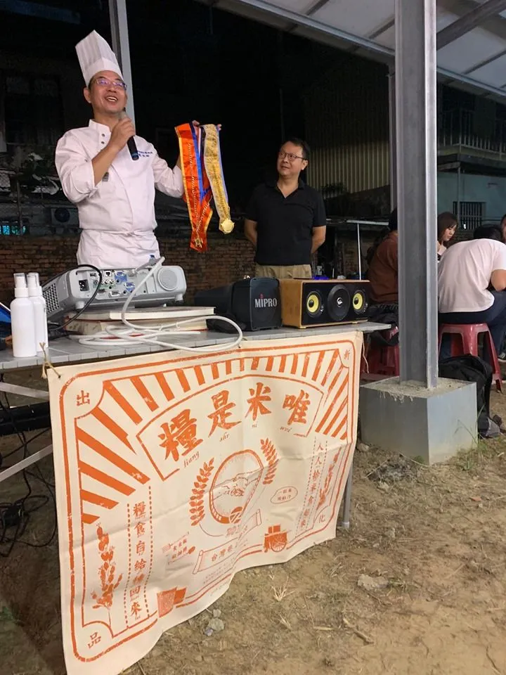 得獎無數的戴師傅(有點食神的感覺)