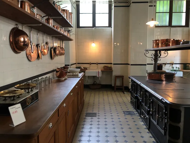 卡蒙多大宅的廚房。